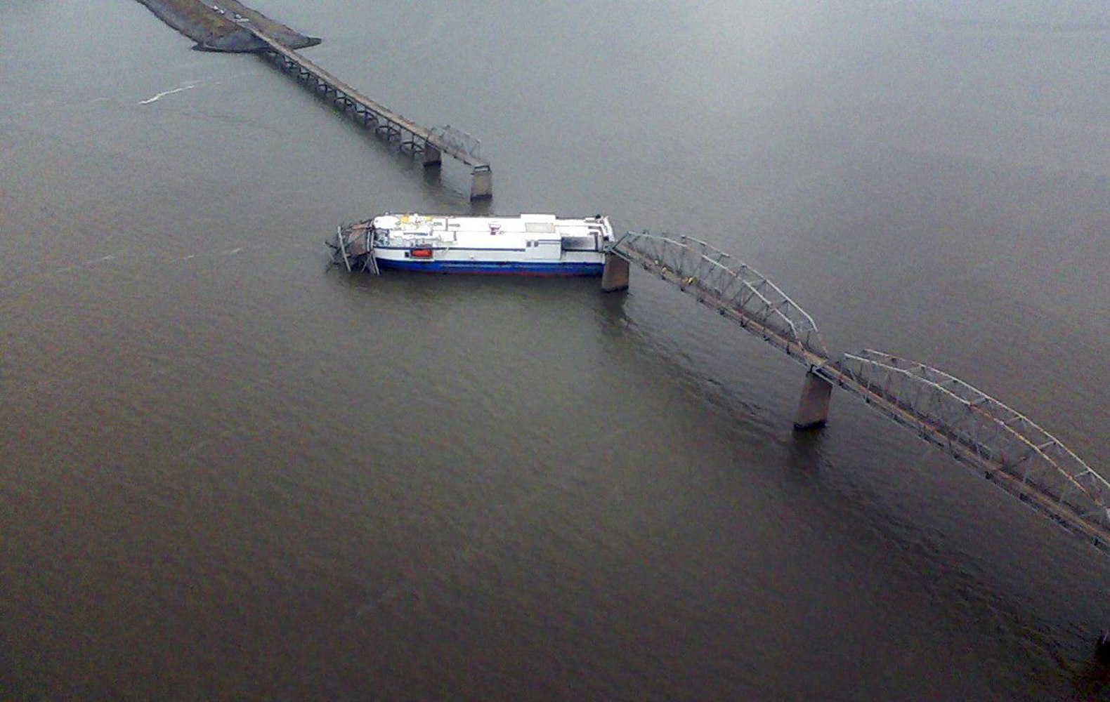 трагедия в ульяновске теплоход врезался в мост