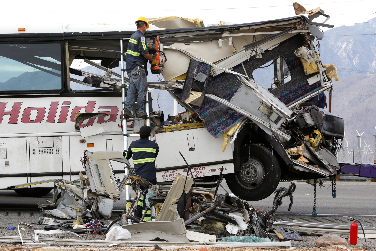 Bus crash. Автобусы Калифорнии. Аварии автобусов подборка. США автобус Калифорния.