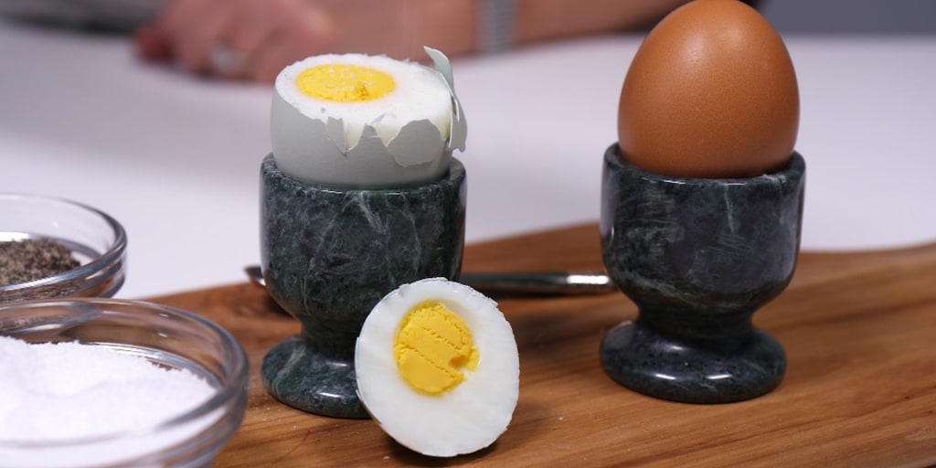 Boiled Eggs Life Hack🥚🐧 #cooking #egguins #lifehack #boiledeggs