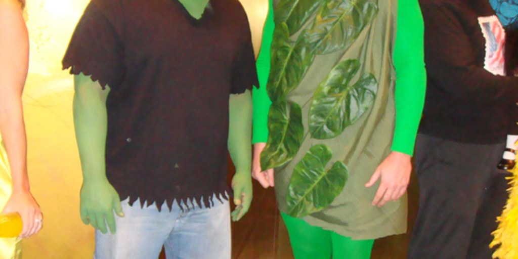 you need green clothes and paint to dress up as Stumped? Try an easy DIY Halloween costume