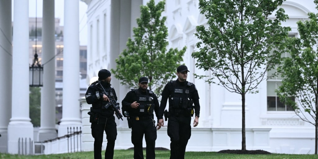 個人装備 WHITE HOUSE SECTET SERVICE POLICE United States Secret Service Police Officers responding to an