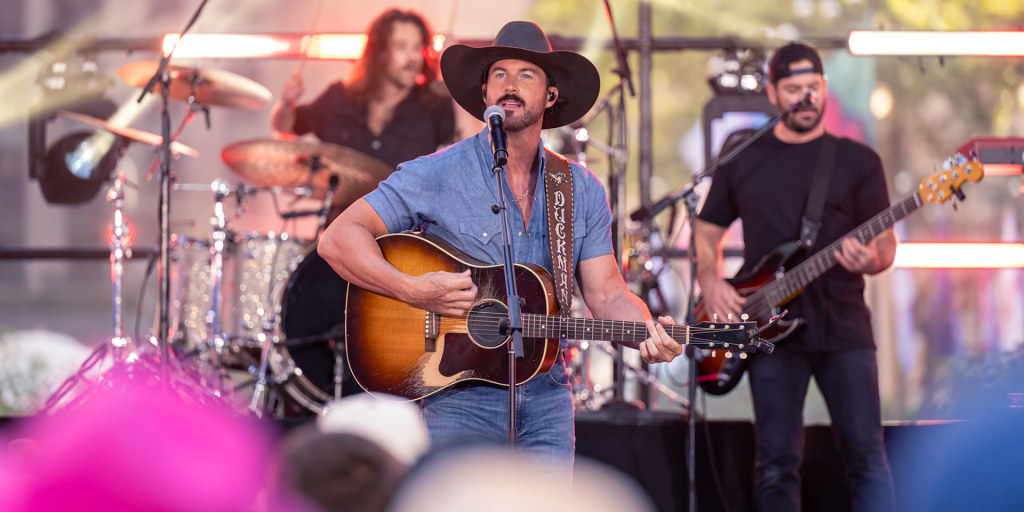 Country Superstar Riley Green Performs ‘My Way’ on TODAY