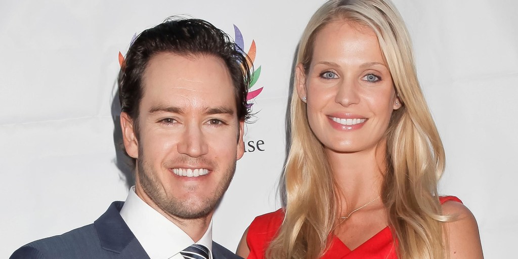 It S A Girl Mark Paul Gosselaar Welcomes Baby Daughter Lachlyn Hope