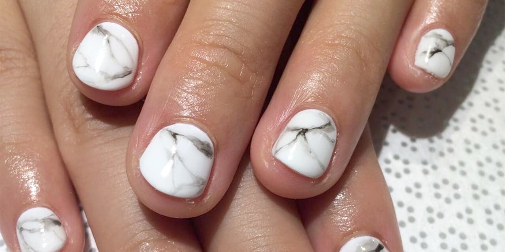 Marble nails: How to get the manicure trend in 5 steps