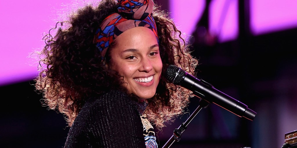 Alicia Keys Gets Colorful in Bejeweled Bra & Dickies at Radio City – Fonjep  News