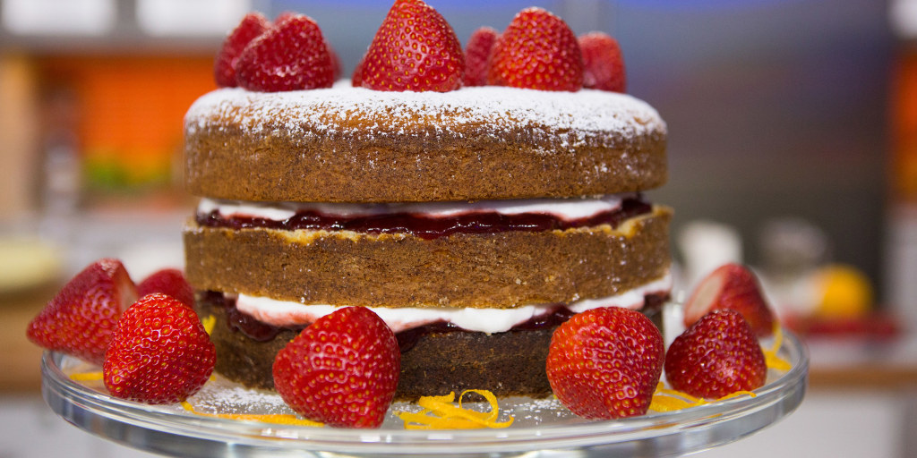 Strawberry bar cake ⋆ MeCooks Blog