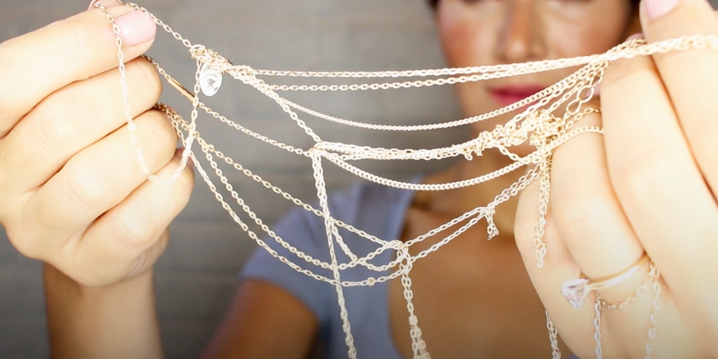 How to untangle a necklace — without losing your mind