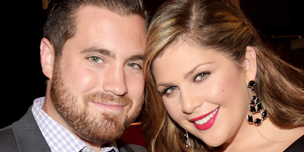 Lady Antebellum S Hillary Scott And Husband Expecting Twin Girls