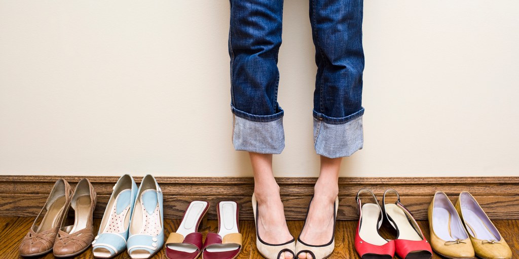Health reasons why you shouldn t wear shoes in the house