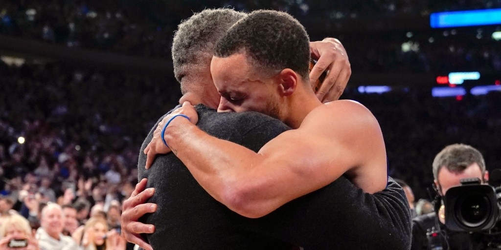 Steph Curry and his dad share an emotional moment after he breaks 3-point record