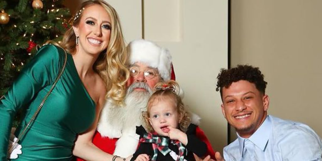 Patrick Mahomes Says Daughter Sterling Wasn't Afraid Of Santa – But Was  Afraid Of Chiefs' Mascot