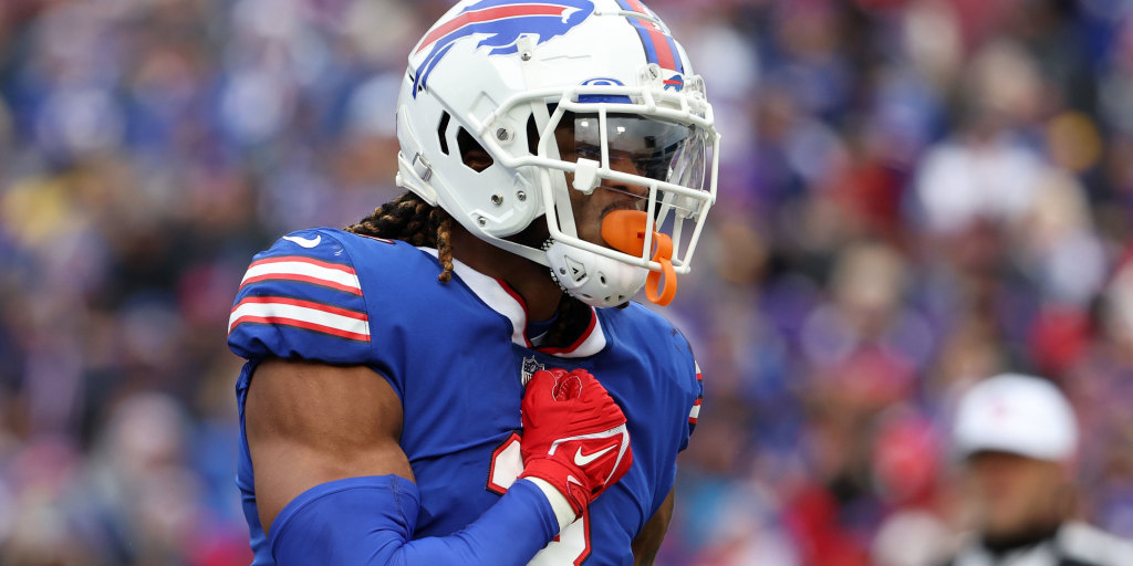 Bills hold on for playoff win as Damar Hamlin cheers team on from home -  CBS News