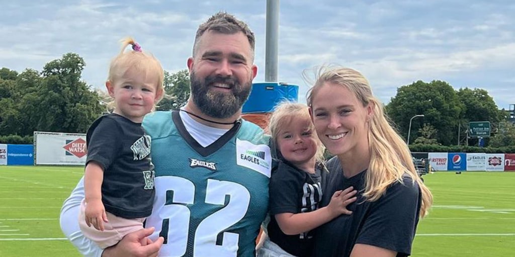 NFL player Jason Kelce and his wife invite special guest to Super