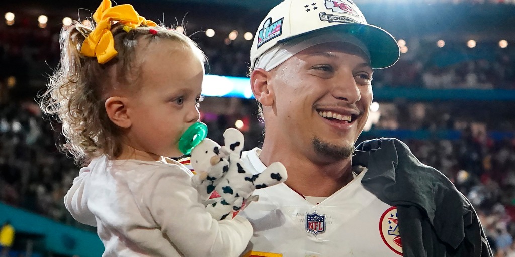 Patrick Mahomes' daughter celebrates Super Bowl win with her MVP dad on the  field