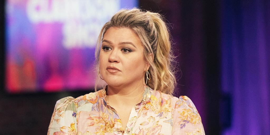 Kelly Clarkson Talks Parenting On Glennon Doyle's Podcast