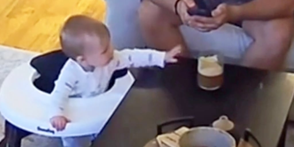 Father's viral photo of library desk and playpen sparks debate about child  care - Good Morning America