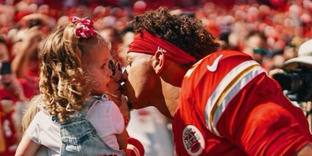 Youth Boys Patrick Mahomes #15 Kansas City Chiefs Name &