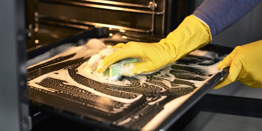 5 Proven Ways to Clean a Dirty Oven, According to Professional Chefs