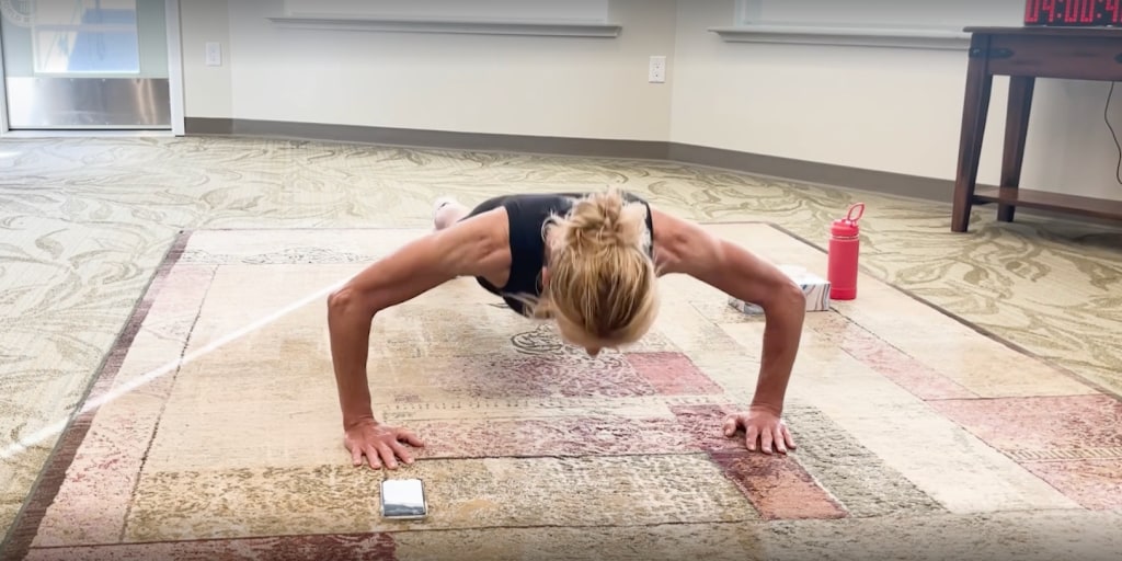DonnaJean Wilde breaking the Guinness World Record for most pushups