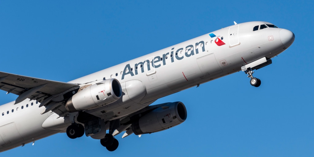 can you take cigarettes on a plane american airlines Flight Attendant Weighs in on Video of Man Vaping in Plane Bathroom