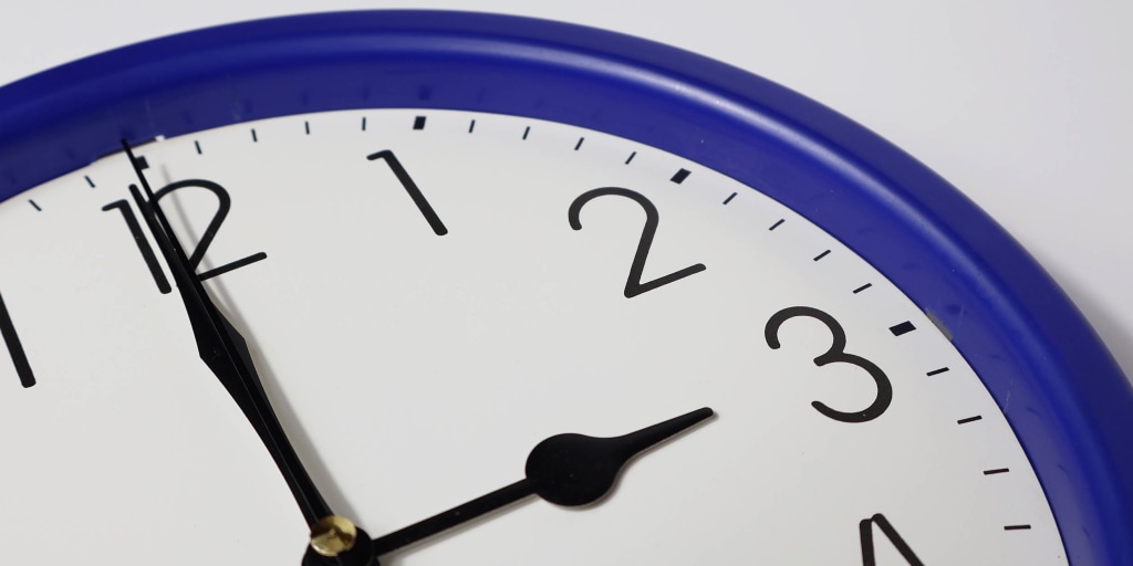 When Is Daylight Saving Time 2025? What to Know About the Clocks ‘Falling Back’