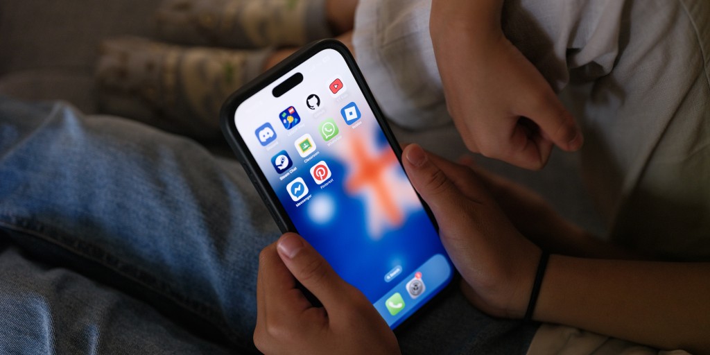 ‘This Is the End’: Australian Teens Mourn Loss of Social Media as Ban Begins