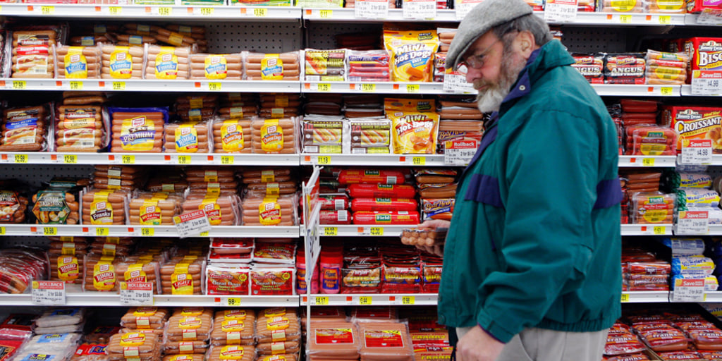 Majority of dads say they do the grocery shopping