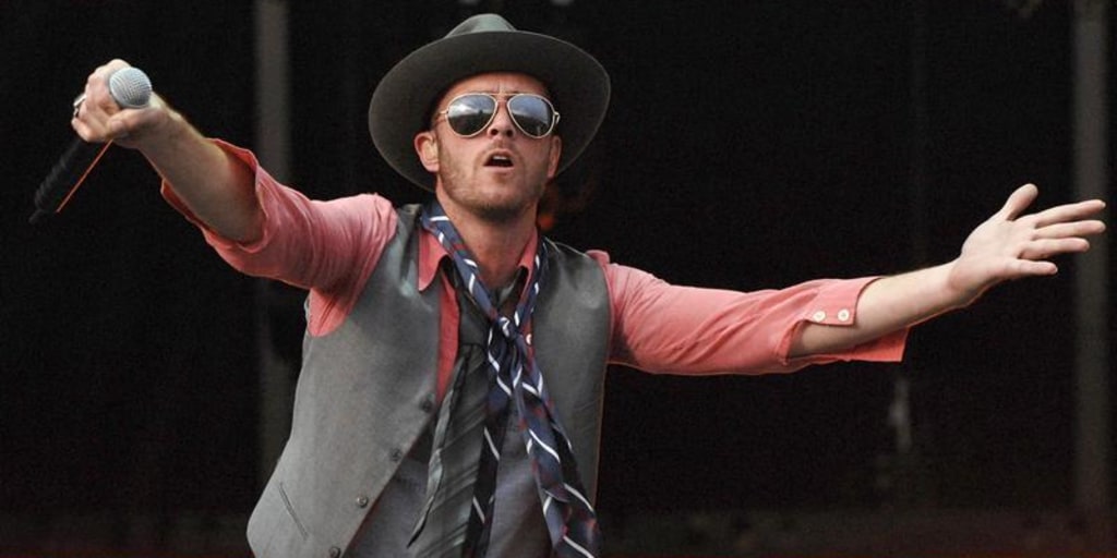 fan reaction new stone temple pilots singer fan reaction new stone temple pilots singer