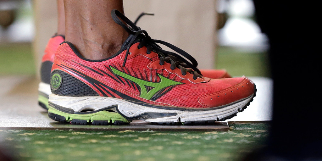 Rouge-red mizuno wave rider trainers sales