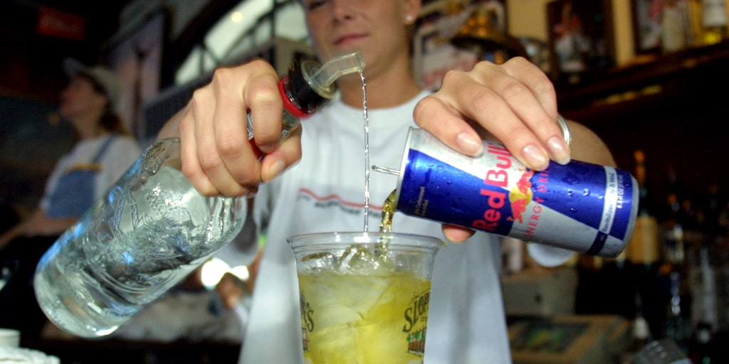 frø øge protektor Mixing energy drinks and alcohol can 'prime' you for a binge, new study  shows