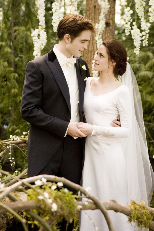 twilight wedding dress Vampires ever after: Bride, groom in 'Twilight' change names to Cullen This custom black and white wedding dress has been created for our bride From Dusk 'till Dawn: Creating