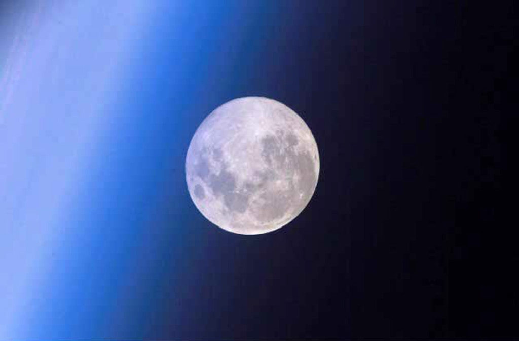 g-tec-090109-full-moon-2p.jpg