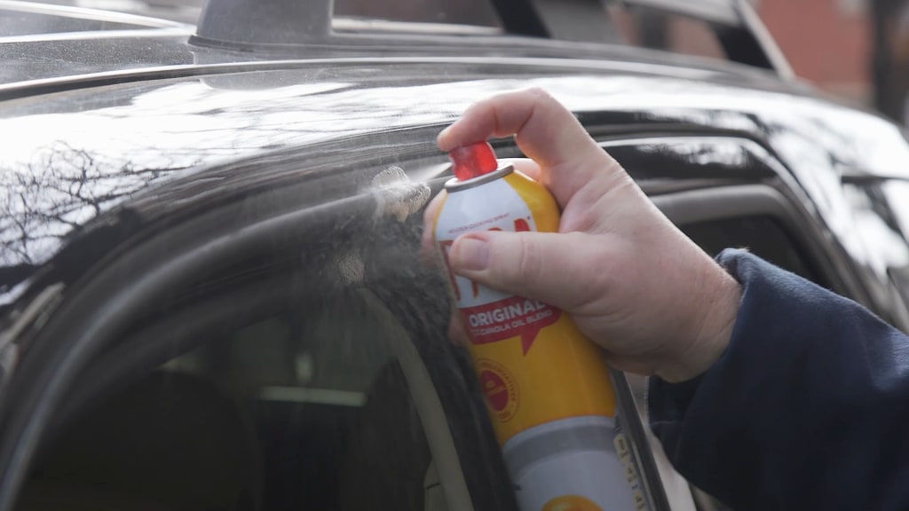 How to De-Ice Your Windshield Easily and Effectively