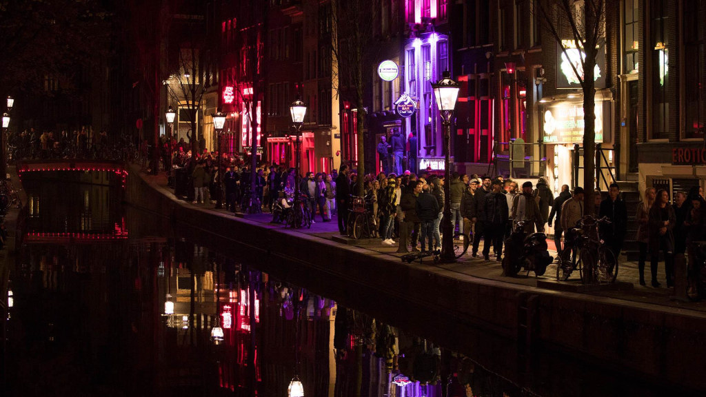Amsterdam red-light district tours banned after dark