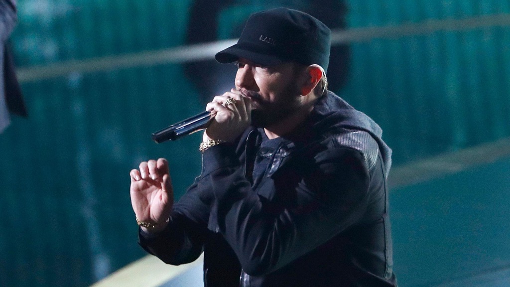 Eminem surprises Oscars crowd with 'Lose Yourself' performance