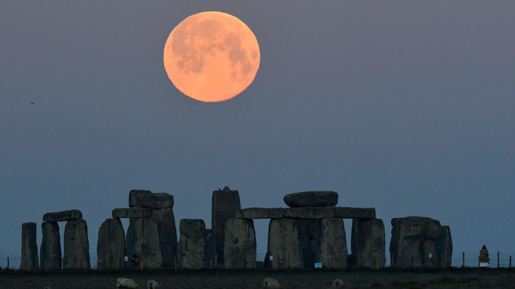 Tonight's Super Pink Moon linked to 'end of days' omen, a 'rebirth' and  increased seismic activity