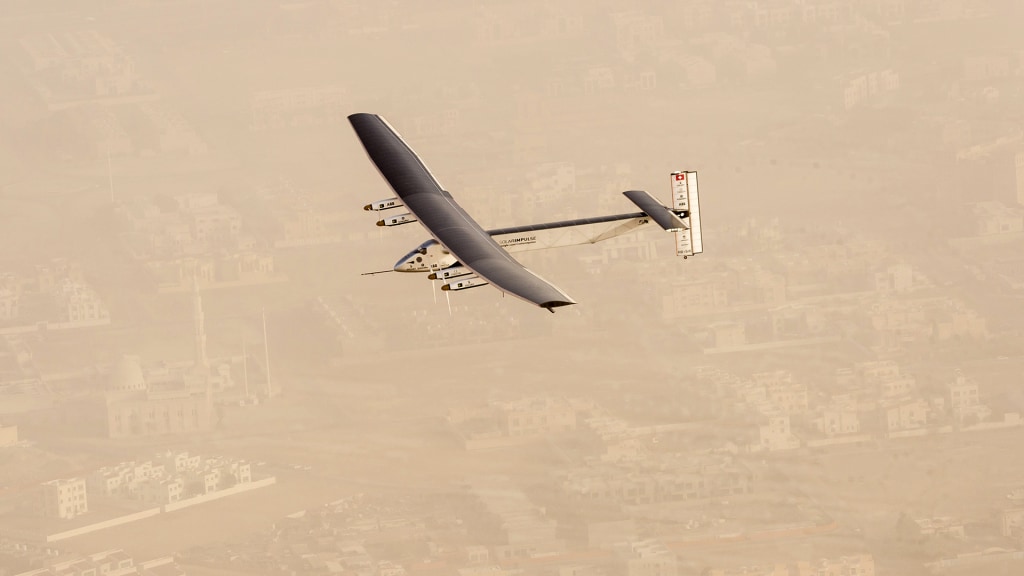 Impulse 2d. Самолет solar impulse 2. солнечный самолет. самолет на солнечной энергии.