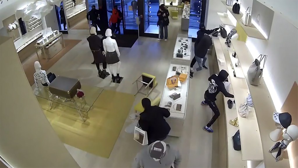 In Rio, Louis Vuitton Store Robbed Days After Lavish Show - The