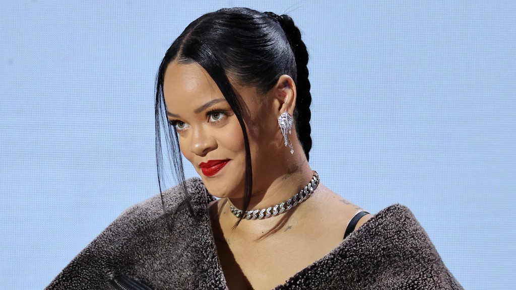 Rihanna Steps Down as Savage X Fenty CEO, Appoints New Chief – The