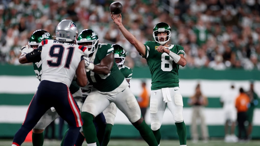 NY Jets Aaron Rodgers plays in first home game since injury