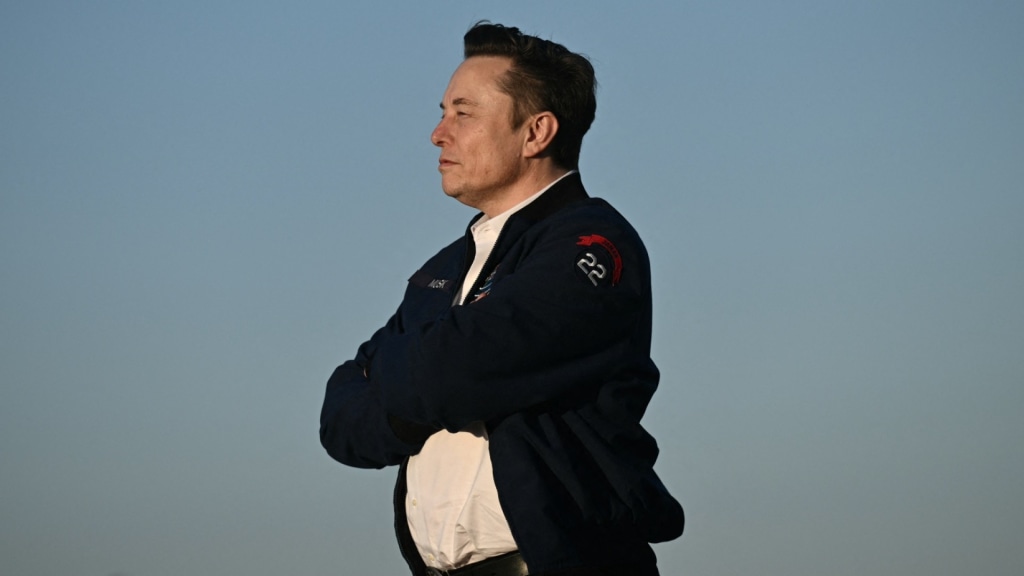 ‘Desperate’: Elon Musk begs employees to 'hang onto your stock' as Tesla flounders