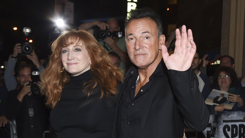 Bruce Springsteen and Wife, Patti, Celebrate 34th Anniversary