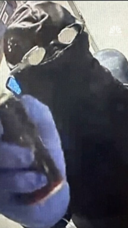Burglar in scuba gear seen on camera in Disney Springs