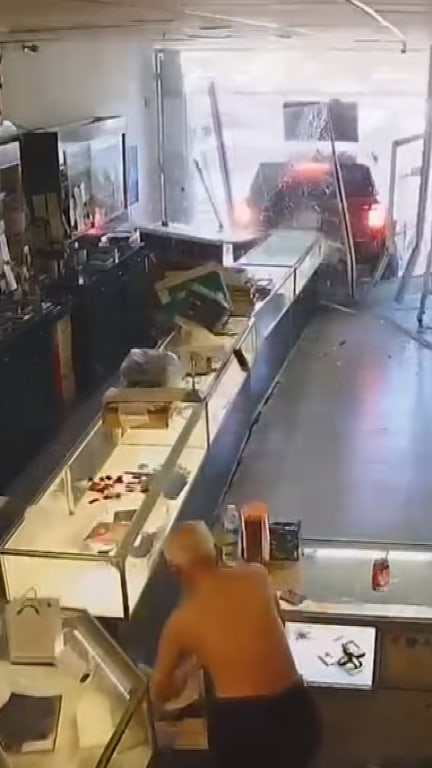 Store owner injured in violent smash-and-grab robbery