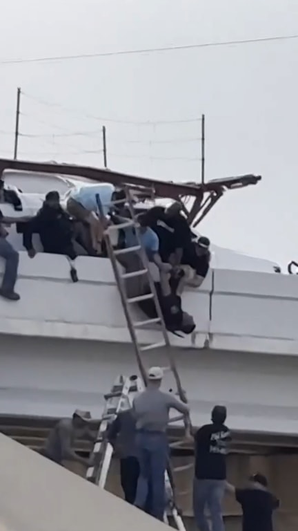 Good Samaritans rescue deputies in Texas crash