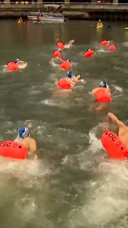First open swim event held in Chicago River in 98 years