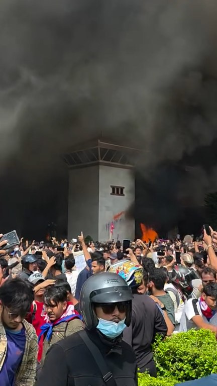 Protesters set fire to Nepal's parliament building