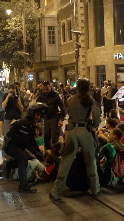 Jerusalem protesters demand end to war in Gaza