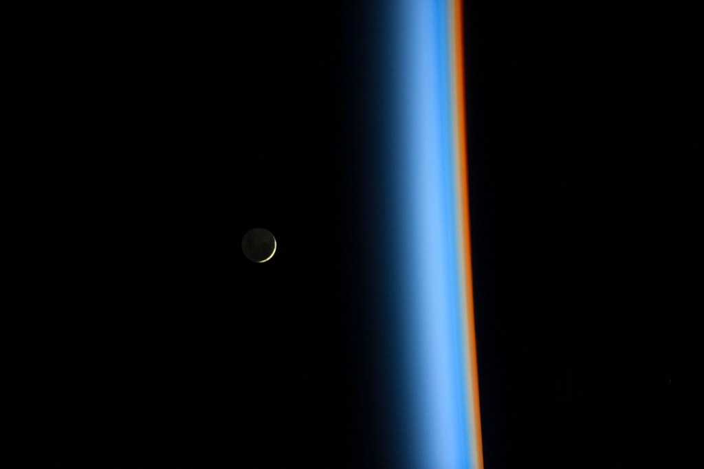 Shoot the Moon: Astronaut's Pic Dazzles