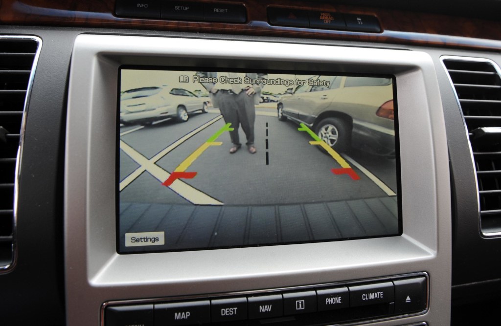 Как поменять формат камеры заднего вида Study Shows Cameras Can Help Stop Drivers Backing into Children